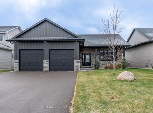 7 Drew St, Petawawa, ON K8H 0G4