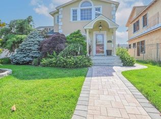 155 Pollok Pl, Syosset, NY 11791