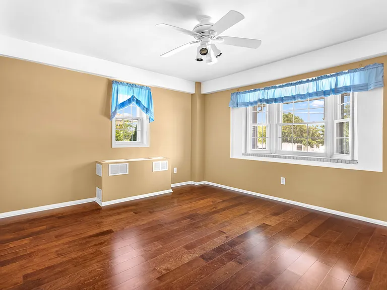 1024 Washington St — Photo 5