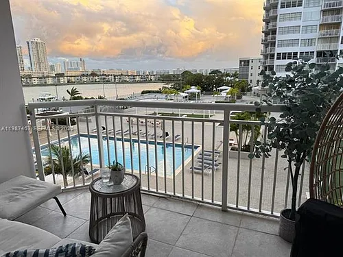 18061 Biscayne Blvd Photo 1