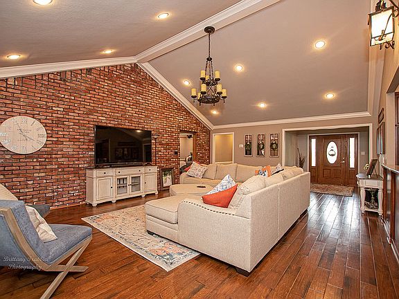 Living room/Family room/Entr