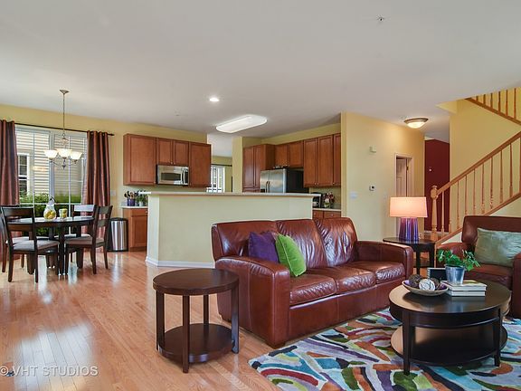 3rd image of 862 Savoy Ct