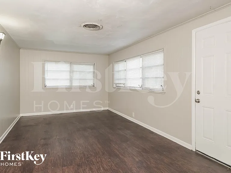 2623 New Jersey Rd — Photo 2