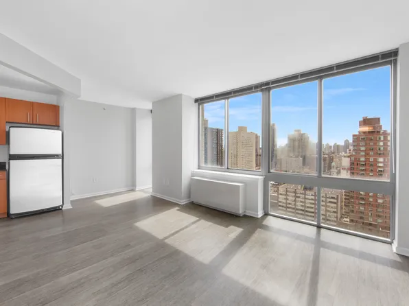 408 East 92nd Street 21D image 3 of 10