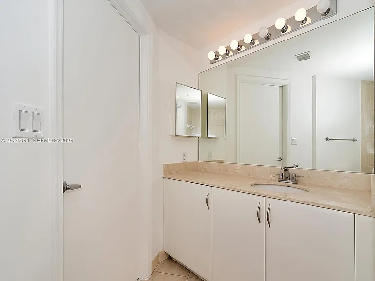 1750 N Bayshore Dr #1515 — Photo 28