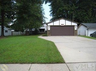 27666 Gilbert Dr, Warren, MI 48093