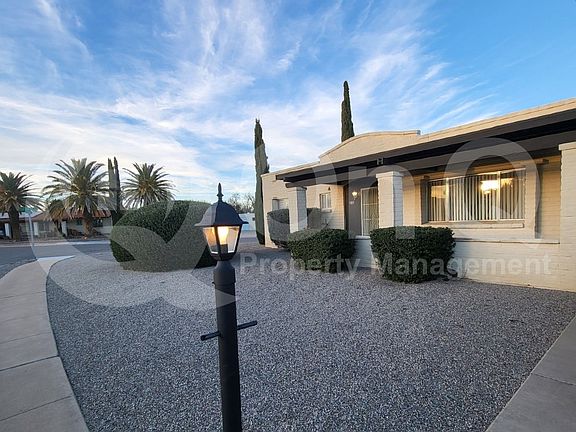 3rd image of 905 S La Bellota