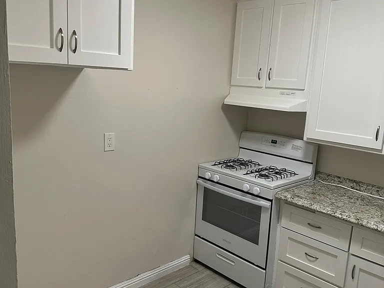 15707 Longworth Ave — Photo 21