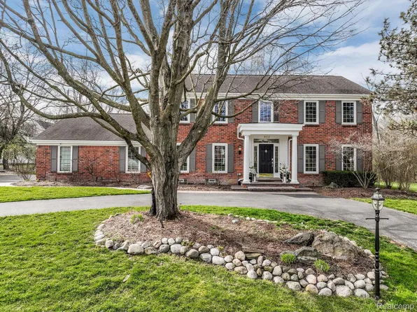 932 Adams Castle Dr, Bloomfield Hills, MI 48304