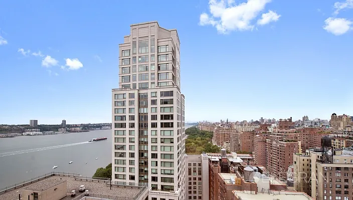 Sold by (Legacy) Elegran | media 7