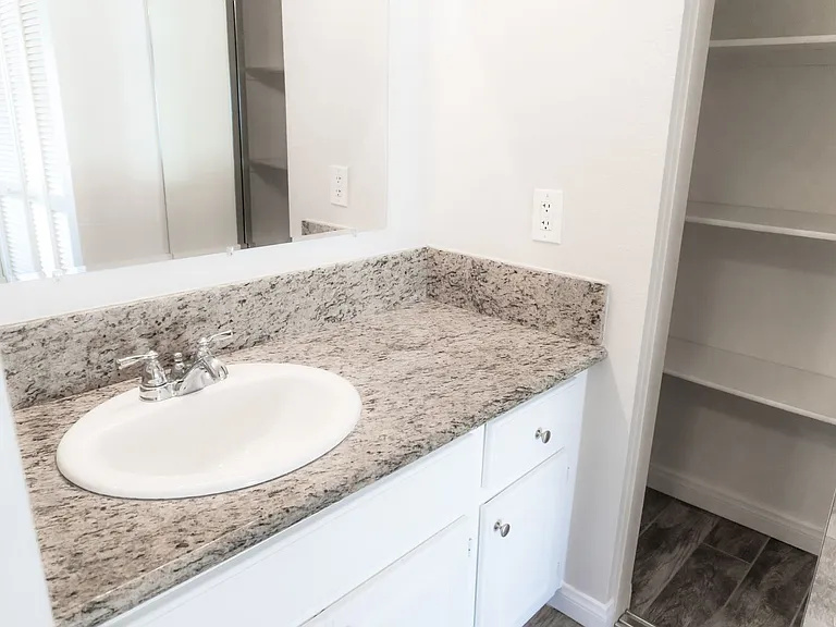 Viewpoint Luxury Apartments — Photo 25