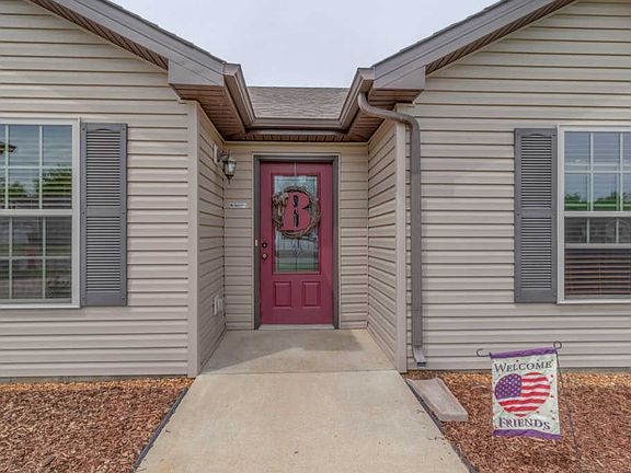 5th image of 491 Medallion Cir