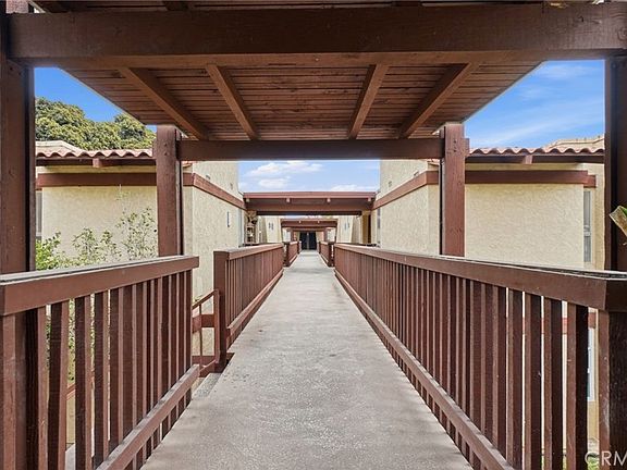 3rd image of 1000 W Macarthur Blvd APT 54
