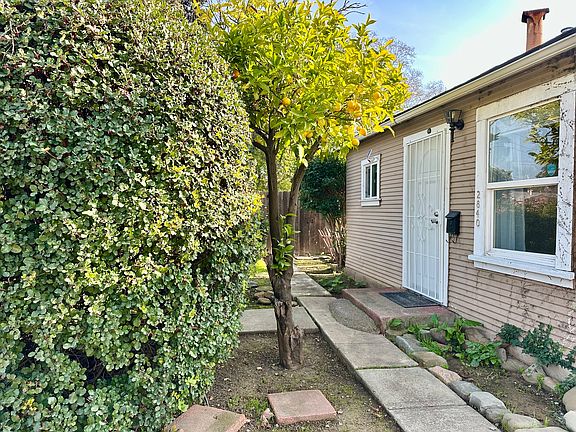 3rd image of 2840 Salvio St