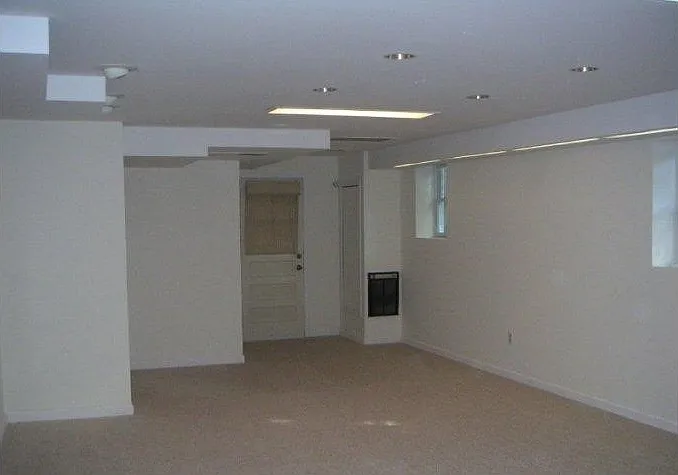 Beautiful brick, 4 bedrooms 3 full bath single family home in the heart of Silver Spring — Photo 2