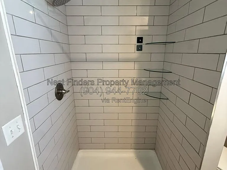1309 Macarthur St — Photo 20