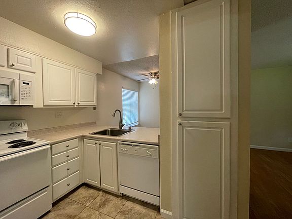 4th image of 1421 D St APT 6