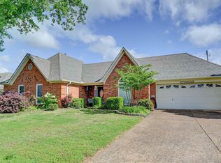 8684 Old River Rd, Cordova, TN 38018