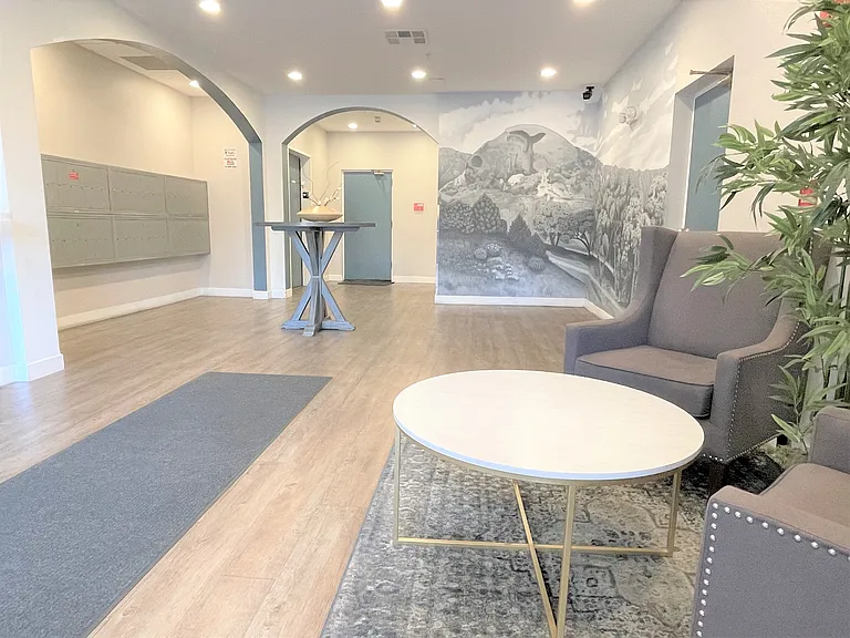 2030 Fair Park Ave #10 — Photo 2