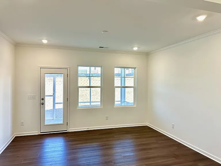 10040 Regal Dr — Photo 16