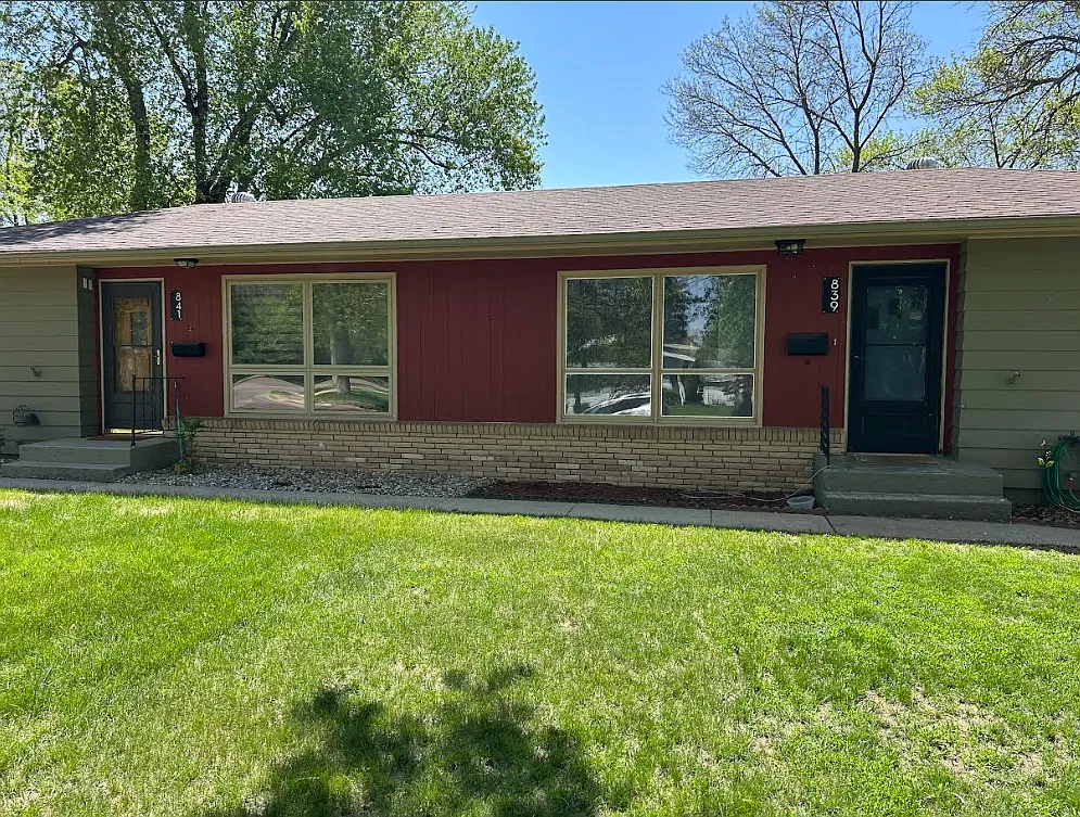 3 bed, 1300 sqft, $1,600 — Photo 2