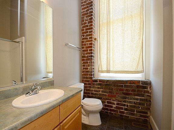 5th image of 1012 Douglas St APT 401