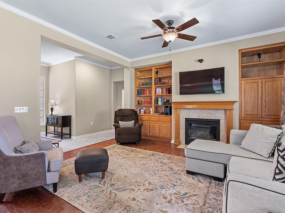 1st image of 110 Persimmon Ln