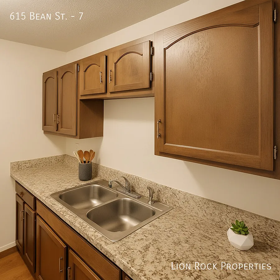 Building Photo - 615 Bean St #7