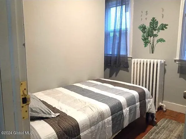 15 N Lake Ave, Albany, NY 12203