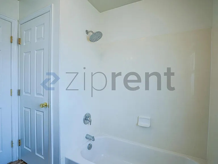 696 N Center St — Photo 14