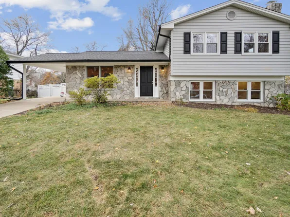 1710 Palm Springs Dr, Vienna, VA 22182