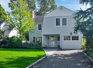 23 Essex Ct, Port Washington, NY 11050