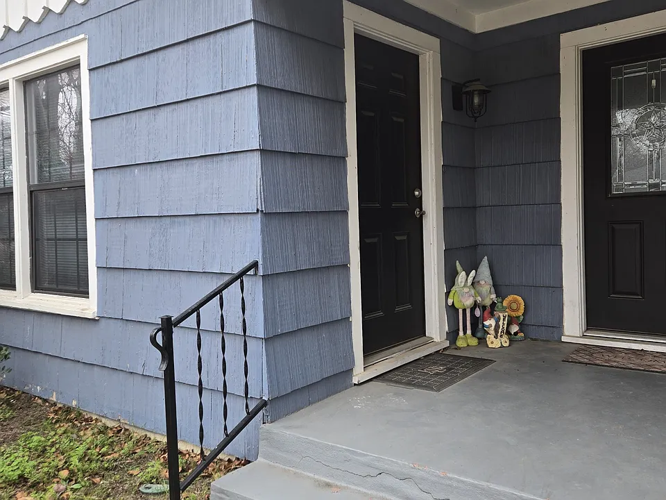 1305 N Main St