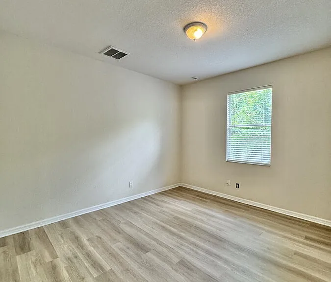 530 Kilgour Ave S — Photo 40