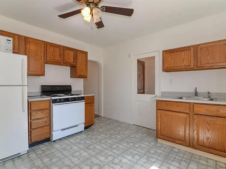 44035 S Interstate Highway 94 Service Dr — Photo 3