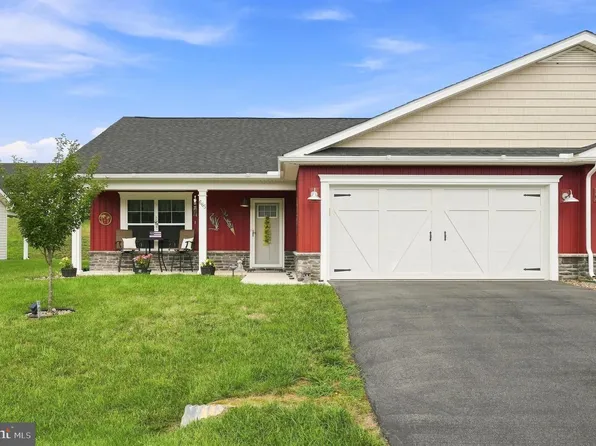 665 Dripping Spring Dr, Hedgesville, WV 25427