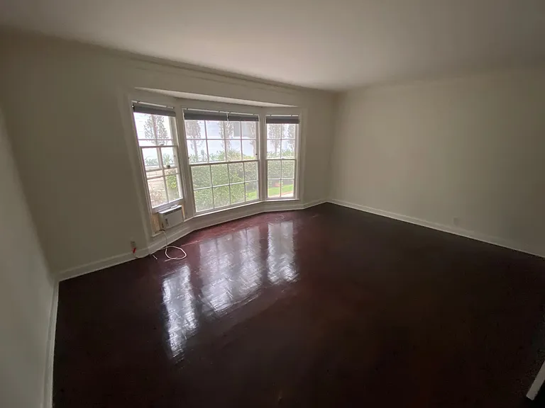 346 N Palm Dr #4 — Photo 3