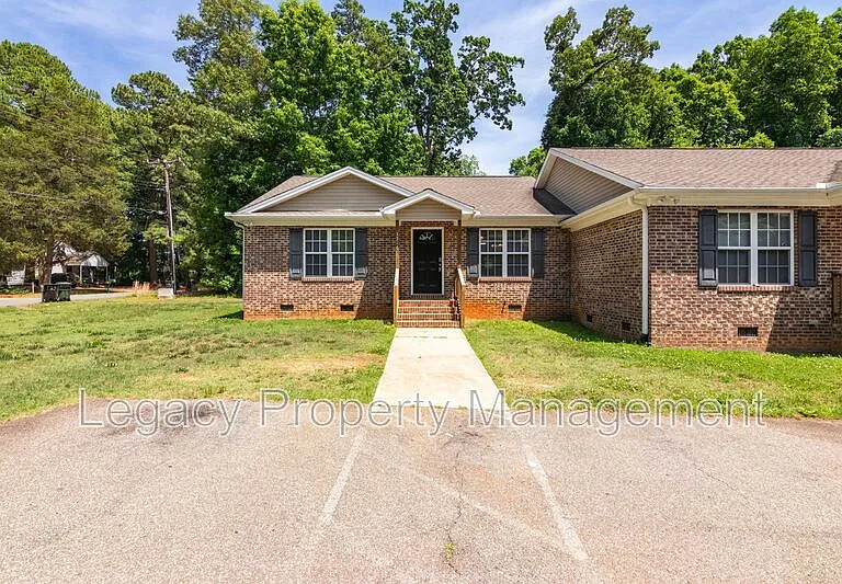1316 Snow Ct — Photo 2