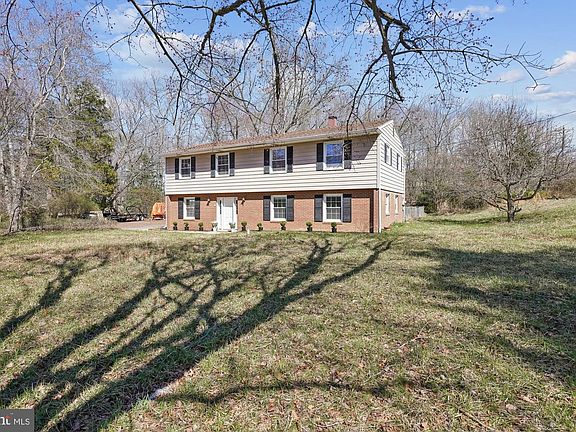 3rd image of 4 Walnut Hill Rd