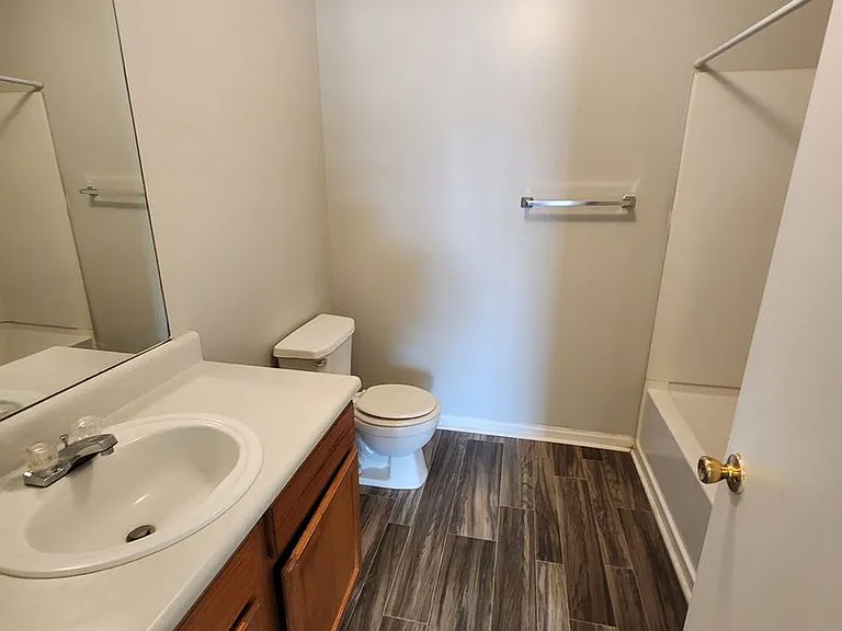 Castlewood Apartments - Huntsville, AL — Photo 13