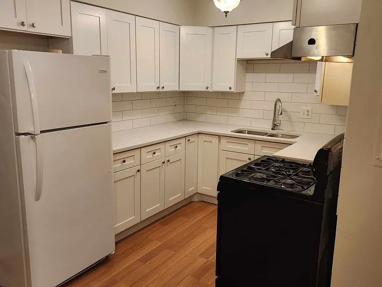 1319 N Baldwin Ct #2D — Photo 2