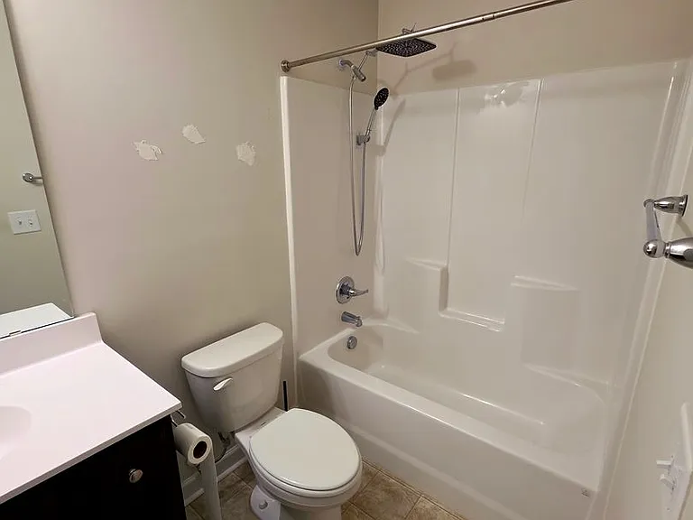 404 Christopher Columbus Ter — Photo 11