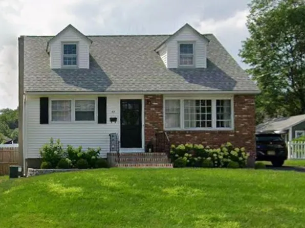 57 Riverside Dr, Suffern, NY 10901