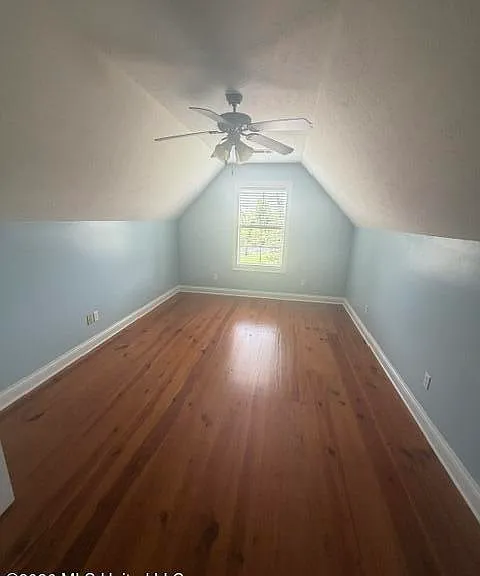 242 Huntington Holw — Photo 19