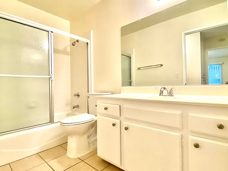 651 W 12th St #4 — Photo 11