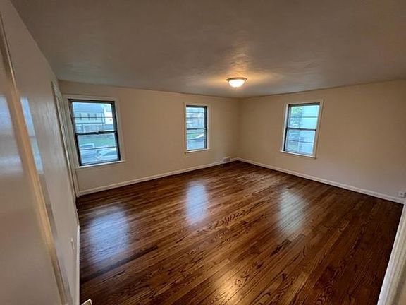 3rd image of 7523 Wyoming St