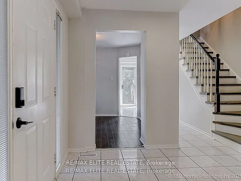 2032 Glenada Cres — Photo 3