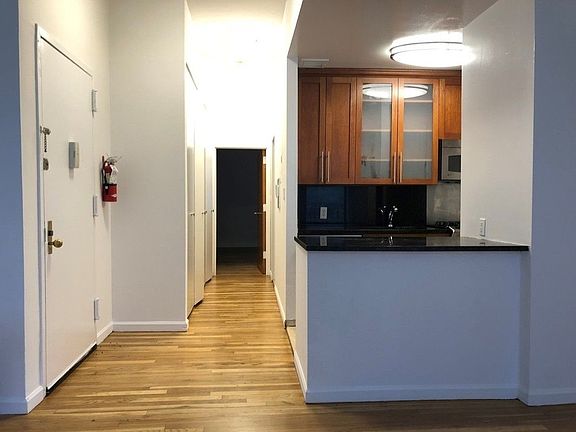 5th image of 127 E 34th St #201