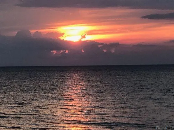 Lakeport Dr, Fort Gratiot, MI 48059