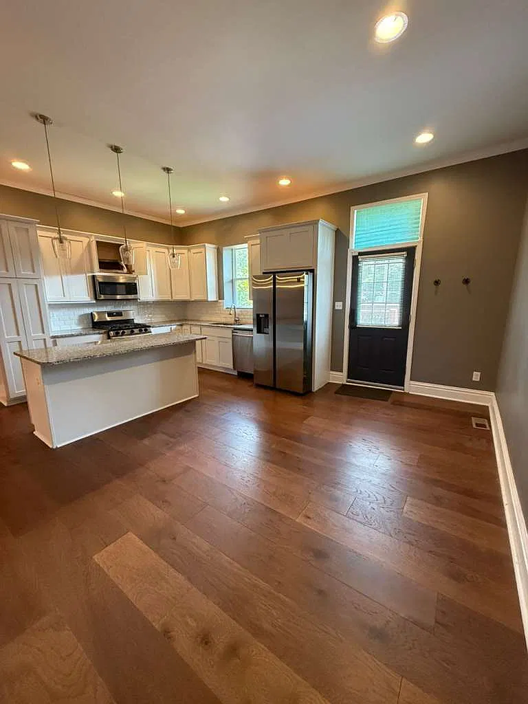 3 bed, 2.5 bath, 1914 sqft, $2,500 — Photo 2